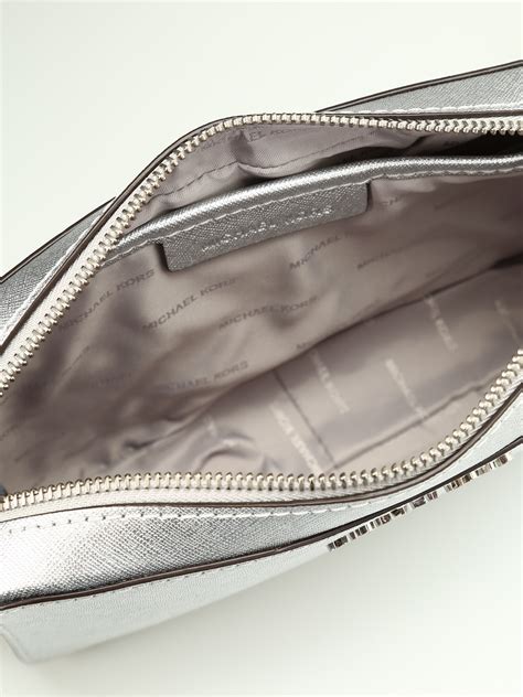 michael kors umhängetasche sklon clutch silber|Michael Kors silver clutch.